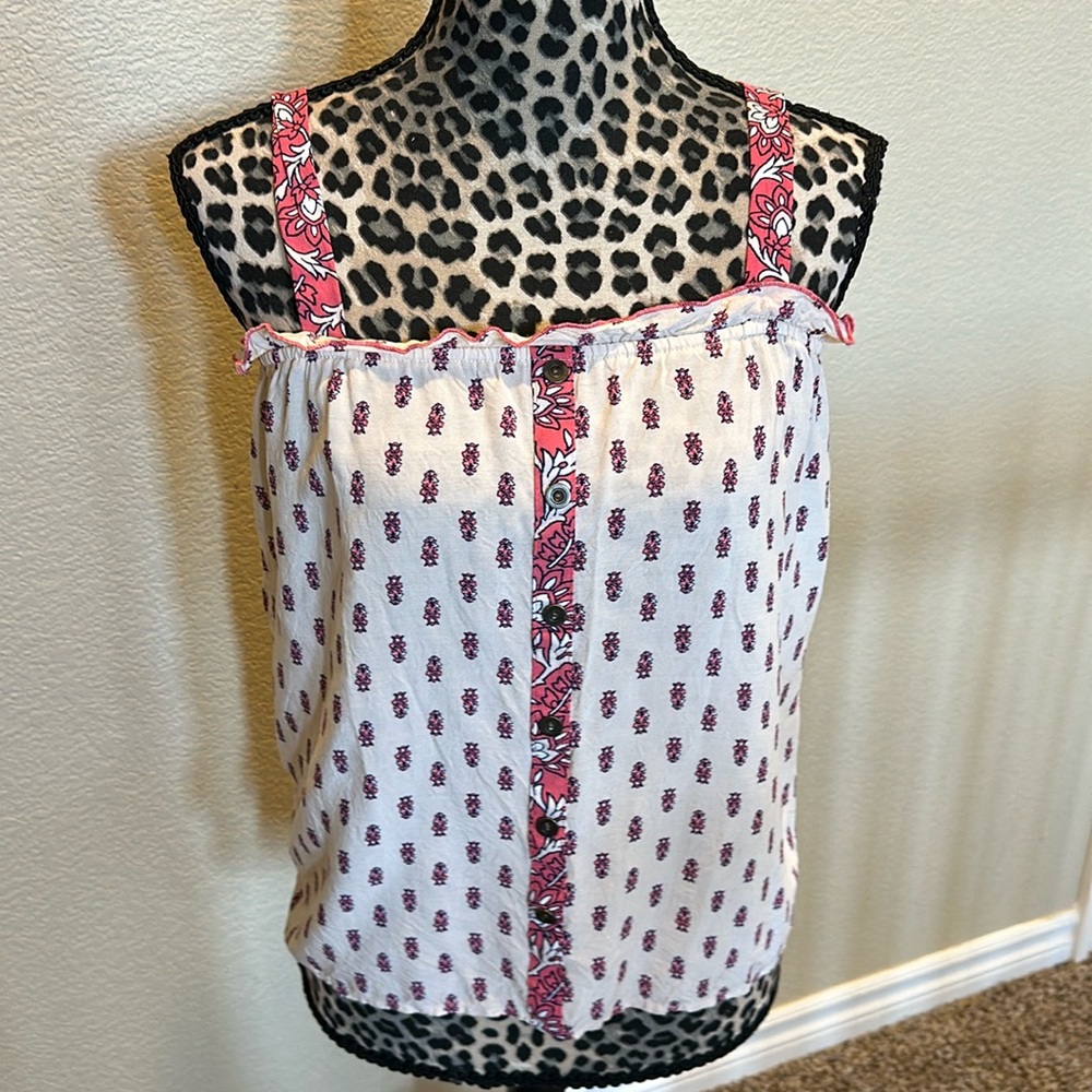 Daytrip sleeveless top, adjustable straps, tag says L but runs more like S/M